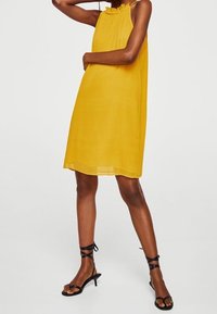 Mango Vapaa-ajan mekko - yellow