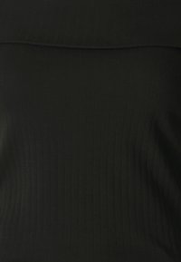 Pieces PCMARGO OFF SHOULDER - Jednoduché tričko - black
