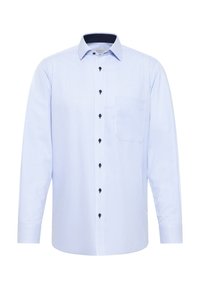 Camicia button-up di colore azzurro chiaro con righe bianche verticali. Maniche lunghe, taschino sul petto e bottoni di colore blu navy. Tessuto in cotone.