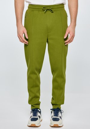 - Spodnie treningowe