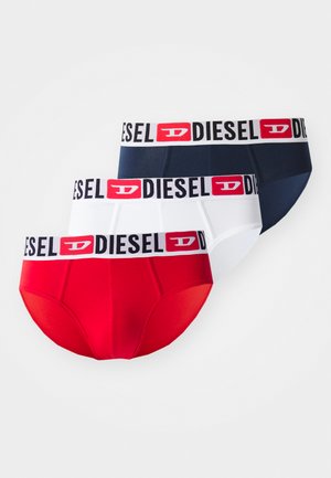 Trys vyriškų trumpikių poros raudonos, baltos ir tamsiai mėlynos spalvų, su juodais ir raudonais elastingais juosmenimis, ant kurių užrašyta "DIESEL". Lygus, tamprus audinys.