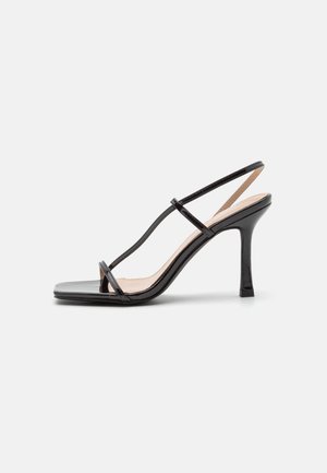 Korolliset sandaalit - black