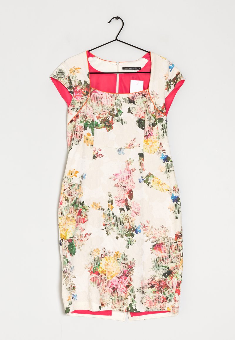 Blumenkleid in Creme mit lebhaften pinken Akzenten. Verfügt über kurze Ärmel, einen quadratischen Ausschnitt und ein figurbetontes Design. Auffälliges Blumenmuster auf dem gesamten Kleid.