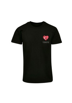 Schwarzes Baumwoll-T-Shirt mit einem Herzdesign im Muster der türkischen Flagge und dem Wort "TÜRKİYE" in Weiß unter dem Herz.