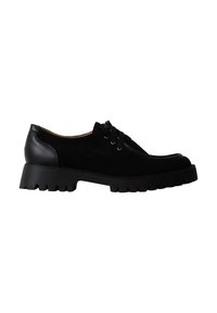 Chaussure à lacets en cuir et daim noir avec semelle épaisse texturée et bout arrondi, vue de côté sur fond blanc.