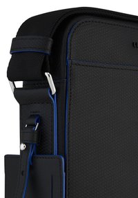 Le Tanneur Emile medium crossbody bag - Bandolera - noir le bleu