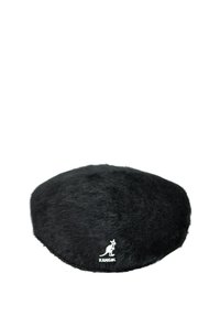 Musta villapipo, jossa on pehmeä, teksturoitu pinta ja valkoinen Kangol-logo. Ominaisuuksiin kuuluu pyöreä muotoilu ja tiukka istuvuus.