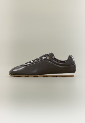 Tommy Hilfiger, BELLA - Zapatillas - charred wood