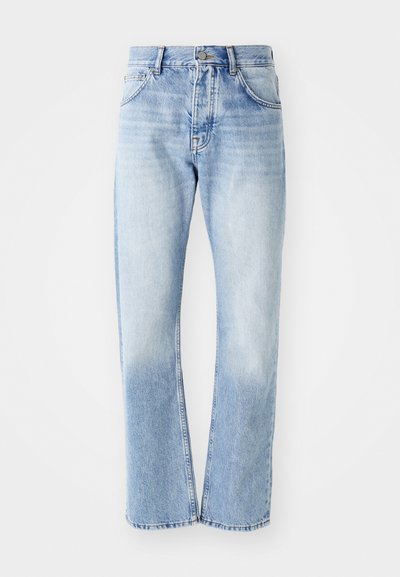 Lyse blå denimjeans med rett ben. Har fem lommer, knappestolpe og en falmet tekstur mot bunnen.
