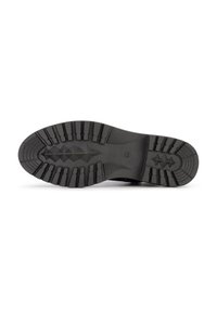 Semelle de chaussure en caoutchouc noir avec des motifs texturés pour une bonne adhérence et des crampons inclinés pour la traction. Dotée d'un talon légèrement surélevé et d'une zone de renfort au niveau des orteils.
