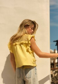 Next FRILL SLEEVE REGULAR FIT - Pluus - yellow