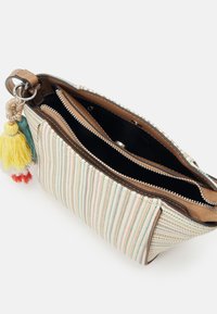 PARFOIS CROSSBODY BAG PATTY - Skuldertasker - camel