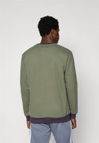 adidas Originals FC BAYERN ICON - Klub merchandise - base green