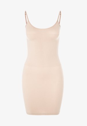 Robe de nuit nude à fines bretelles, design ajusté, texture lisse, longueur genou et construction sans couture pour un superposition polyvalente.