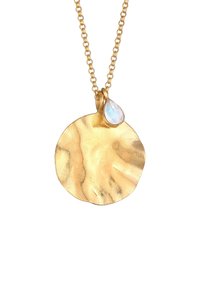 Collana d'oro con un pendant circolare texturizzato, caratterizzato da un accento in opale a forma di goccia. La catena è delicata e linkata.
