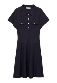 Robe polo en maille bleu marine avec manches courtes, col et fermeture à boutons. Dotée de deux poches avant et d'une texture côtelée sur le buste.