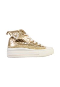 Baskets montantes métalliques dorées avec lacets blancs, semelle en caoutchouc blanche et motifs de cœurs sur le côté.