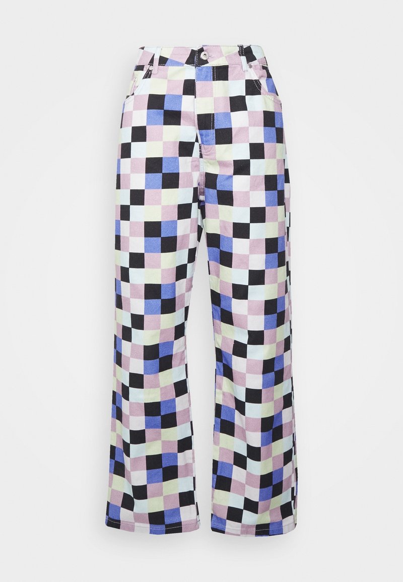 Ruudulliset leveälahkeiset puuvillahousut, joissa on monivärinen kuvio, joka sisältää purppuran, vihreän, sinisen ja mustan neliön. Etutaskut ovat näkyvissä.