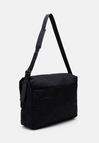 Calvin Klein RHOMBUS QUILT XL CROSSOVER UNISEX - Skulderveske - black