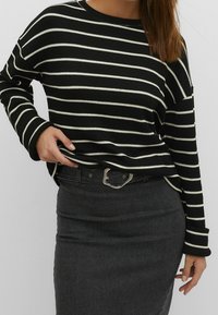 Stradivarius Sweter
