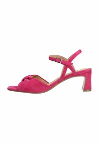 Roze suède hoge hakken sandaal met een open teen, geknoopte accent en een enkelbandje. Voorzien van een taps toelopende hak en rubberen zool.