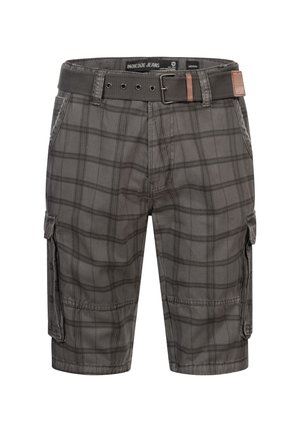 Grå rutete cargo shorts med en glatt tekstur, med sidelommer og et kontrasterende brunt belte med logo. 