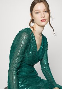 WAL G. PARTY SEQUIN DARLING DRESS - Îmbrăcăminte de ocazie - emerald green