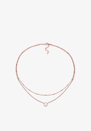 Višeslojna ogrlica od ružičastog zlata koja sadrži dvije lance različitih duljina, s okruglim opalescentnim privjeskom na središnjem dijelu. Fina tekstura i karike.