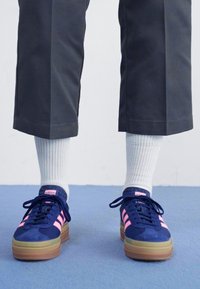 adidas Originals GAZELLE BOLD - Sneakers low - dark blue/pink spark