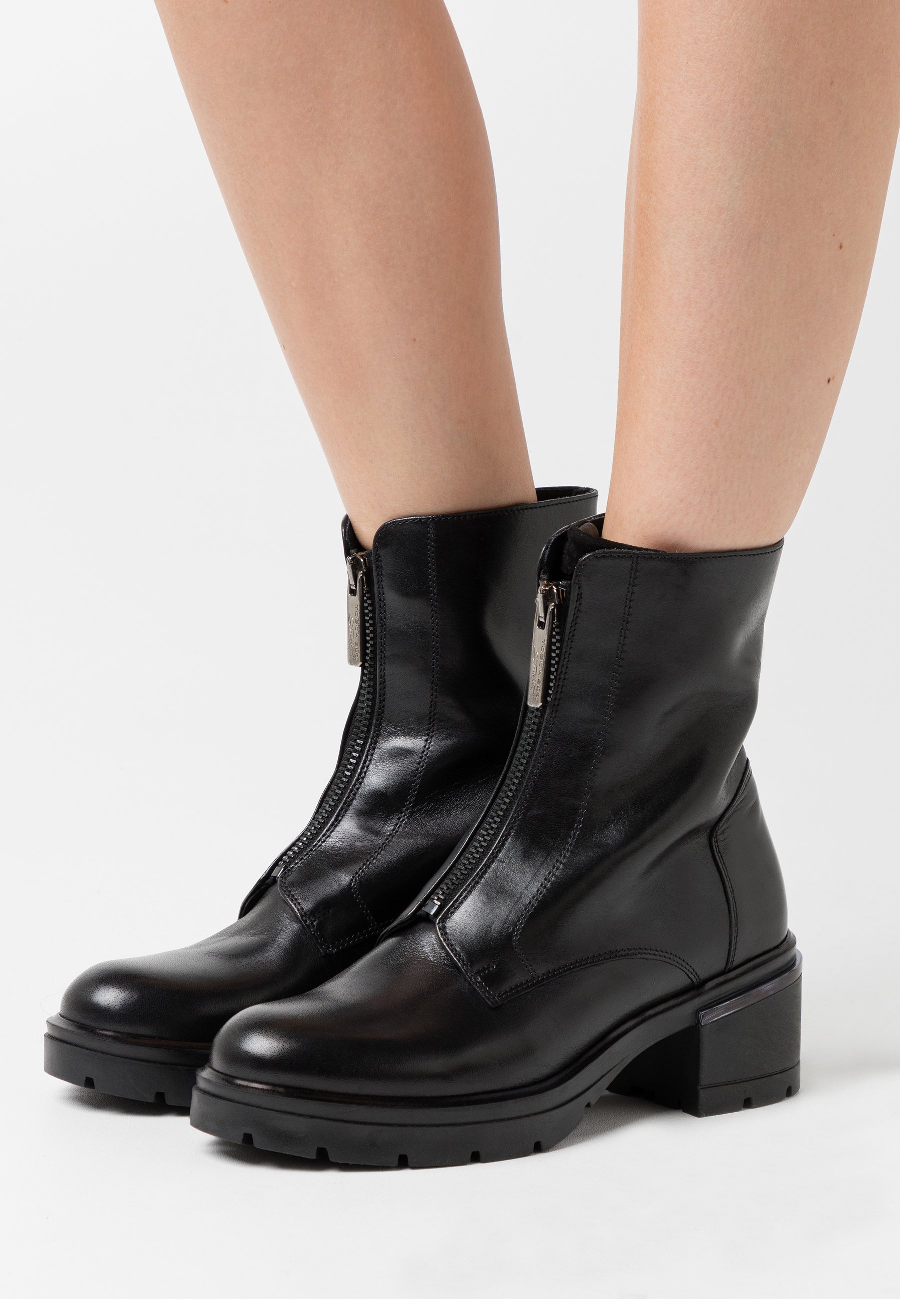 tosca blu ankle boots