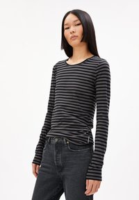 ARMEDANGELS ENRICCAA STRIPES - Langarmshirt - iron cast black