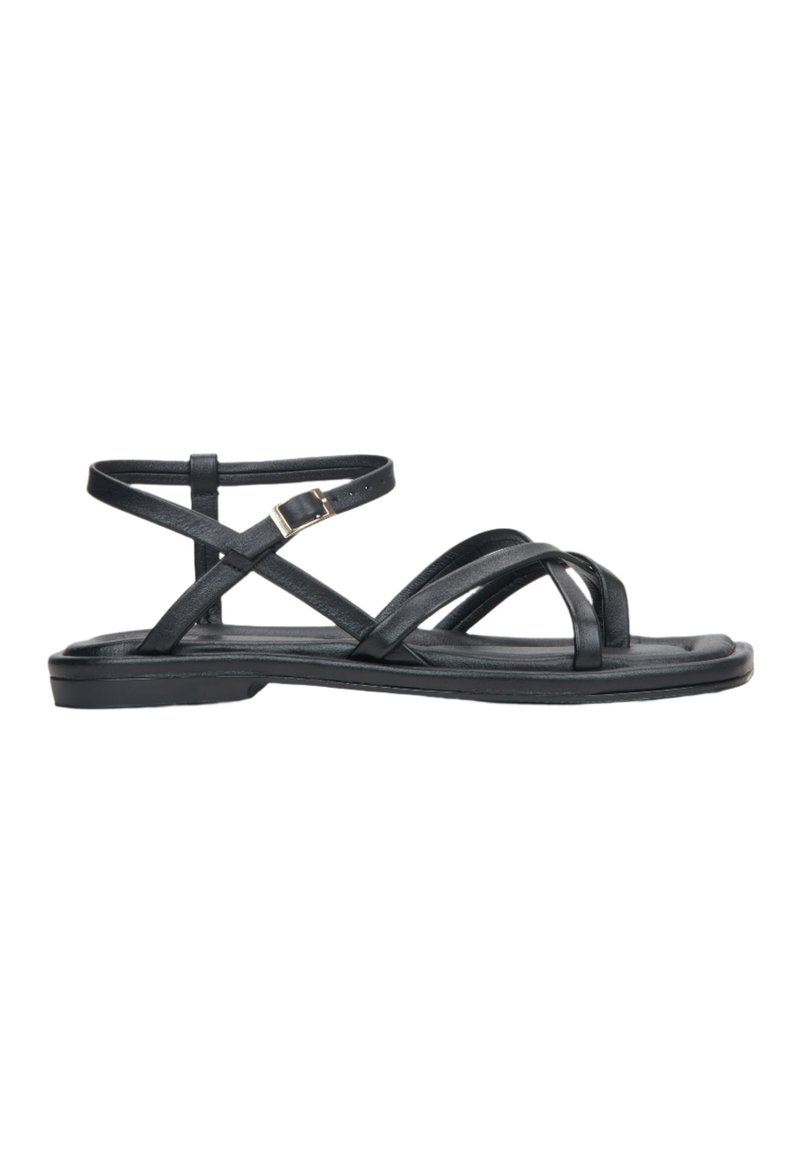 Zwarte leren sandalen met kruislingse banden, een verstelbare enkelgesp, een vlakke zool en een zachte textuur. Minimalistisch ontwerp.