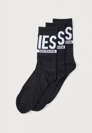 Mustat puuvillasukat, joissa on varressa isolla valkoisella tekstillä "SUCCESSFUL". Pehmeää kangasta, polvipituus ja mukava istuvuus. Kolmen parin setti.