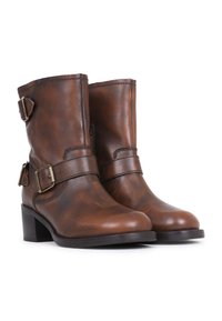 Brune lær ankle boots med en rund tå, mid-høy blokkhæl og to dekorative spennebånd på siden. Glatt tekstur.
