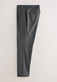 Pantalon formel gris foncé à fines rayures avec une poche arrière boutonnée et des passants de ceinture, présenté à plat sur un fond clair.