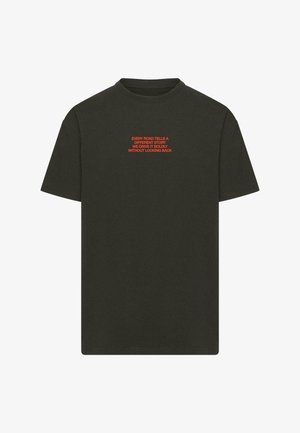 Upscale by Mister Tee T-shirts print - black