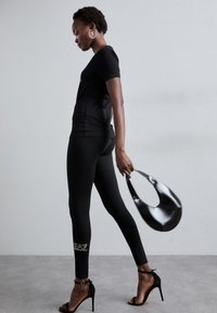 EA7 Emporio Armani Κολάν - Παντελόνια - black/gold-coloured