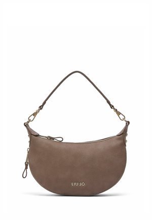 Sac à main en cuir marron en forme de demi-lune avec des accessoires dorés, une bandoulière, fermeture éclair et logo LIU JO au centre devant.
