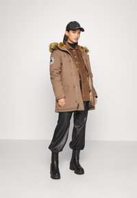 Alpha Industries POLAR JACKET - Casaco de inverno - taupe