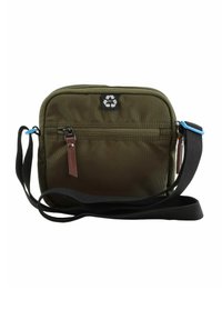 Borsa rettangolare verde oliva realizzata in materiale durevole, con una tasca anteriore con zip, tracolla nera e accento blu sull'hardware.