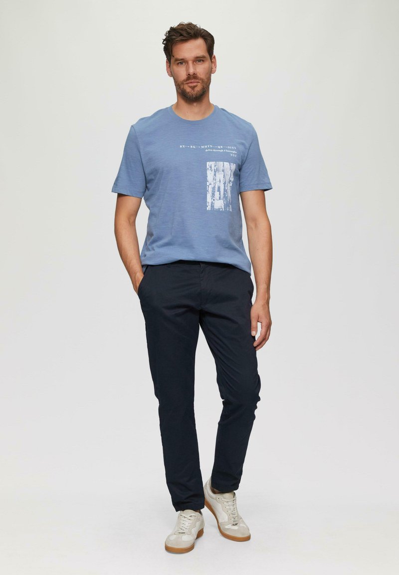 s.Oliver MIT FLAMMSTRUKTUR - T-shirt print - hellblau