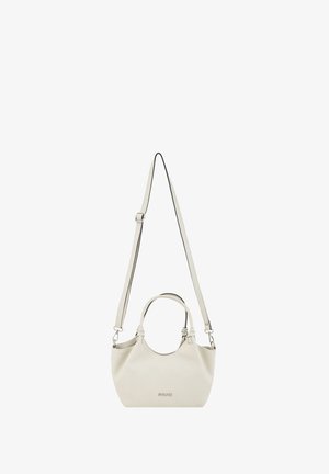 Mała kremowa torebka z okrągłymi uchwytami i regulowanym długim paskiem na ramię, o fakturowanej powierzchni i małym logo RYŁKO z przodu.