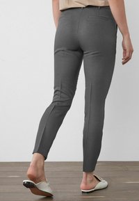 Next SLIM  - Spodnie materiałowe