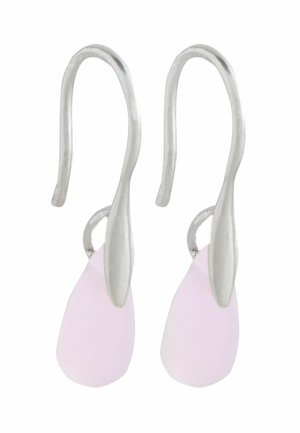 Hopeiset korvakorut, joissa on sileät, pisaramaiset vaaleanpunaiset kivet roikkumassa koukuista.