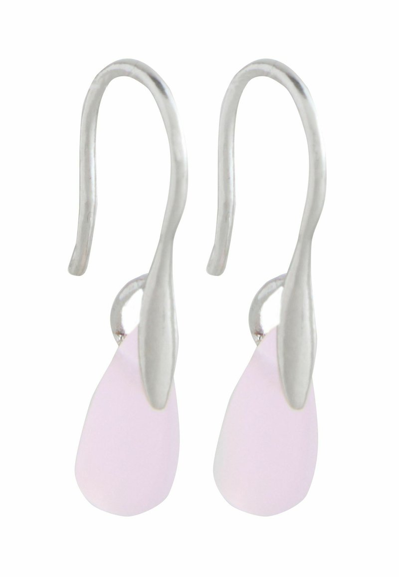 Hopeiset korvakorut, joissa on sileät, pisaramaiset vaaleanpunaiset kivet roikkumassa koukuista.