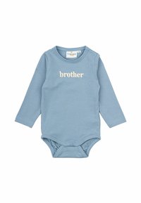 Šviesiai mėlynas ilgarankovis kūdikio bodysuitas su ritininės tekstūros ir balta užrašu "brolis". Savybės: užsegamos mygtukais prie peties ir apačios.