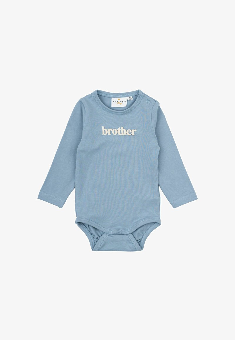 Svetlo modra dolgi rokav bodi za dojenčke z rebrasto teksturo in potiskom "brat" v belem. Ima zakovice na rami in dnu.