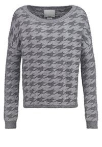Pull gris en tricot flou avec grand motif pied-de-poule, manches longues et encolure ronde.
