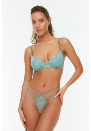 String - green