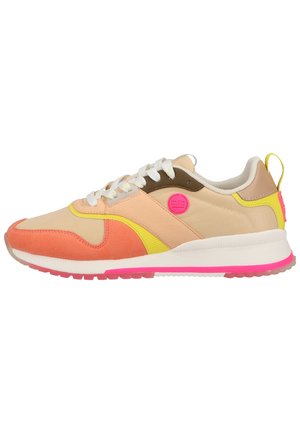 Sneakers - coral